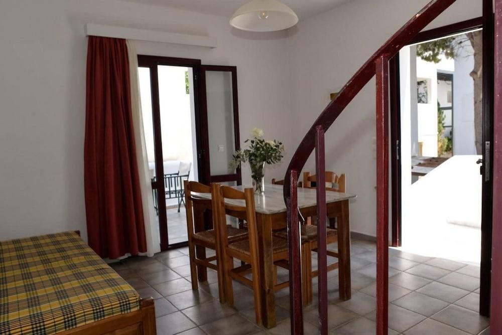 Eva Suites & Apartments Agia Marina 외부 사진