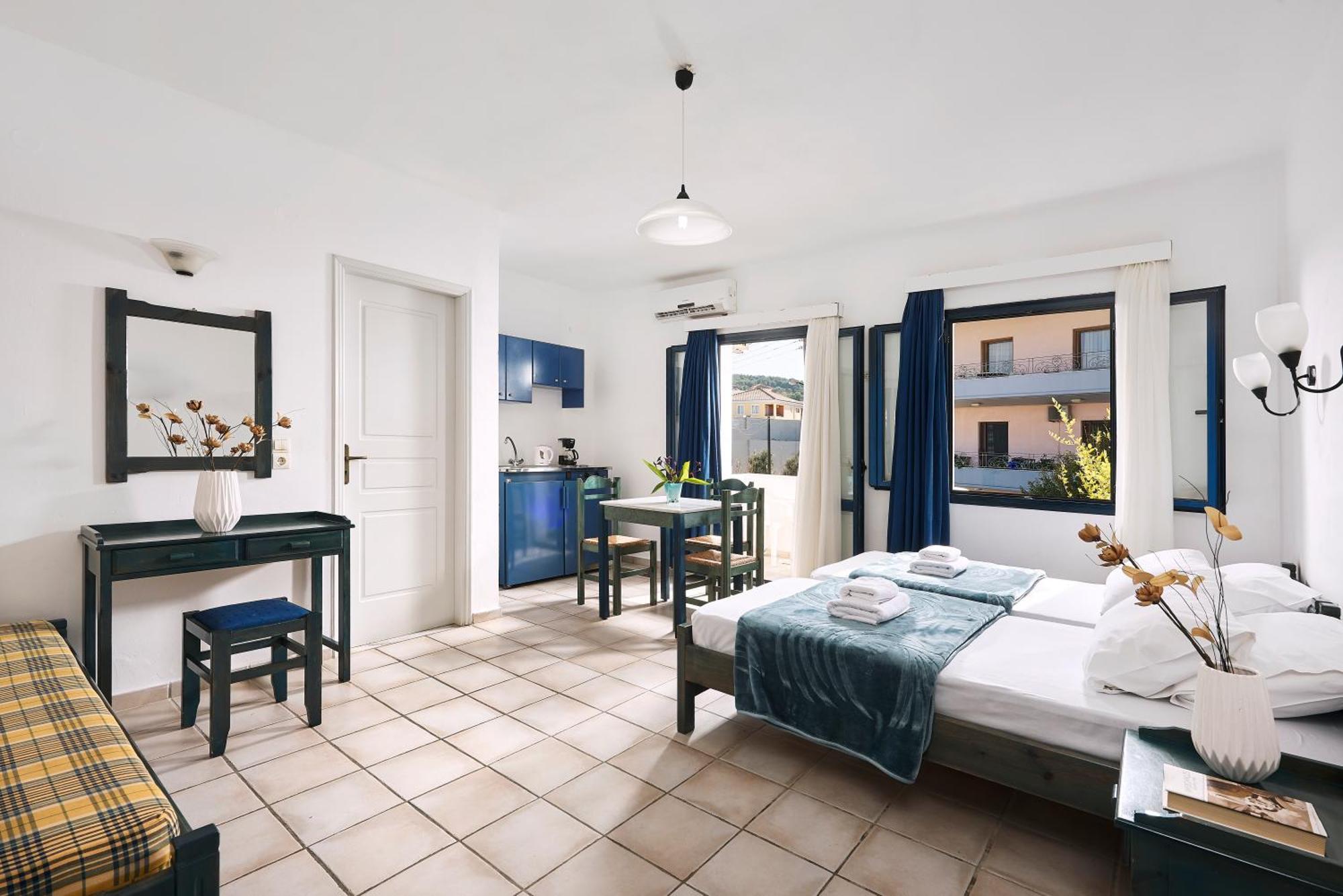Eva Suites & Apartments Agia Marina 객실 사진