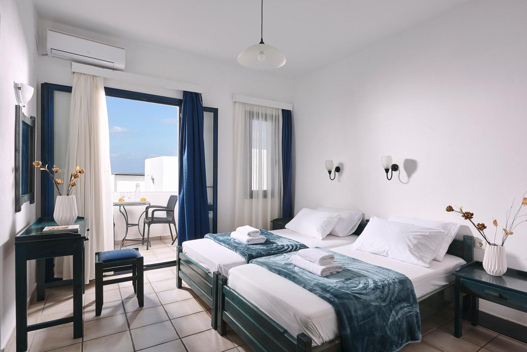 Eva Suites & Apartments Agia Marina 객실 사진
