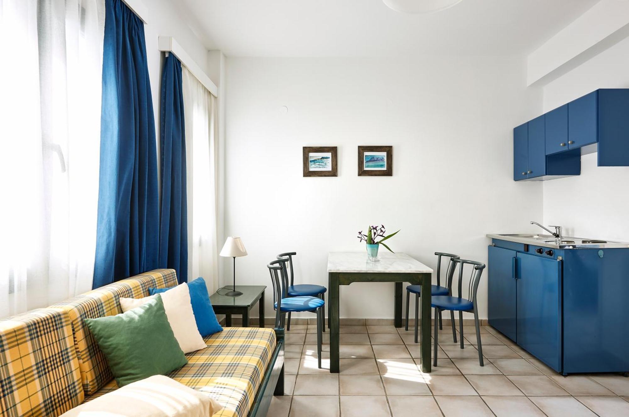 Eva Suites & Apartments Agia Marina 객실 사진